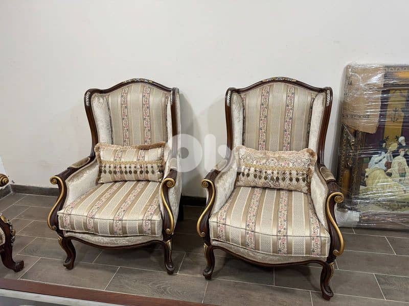 طقم كنبايات حفر خشب زان ملكي خمس قطع وطاولة 5