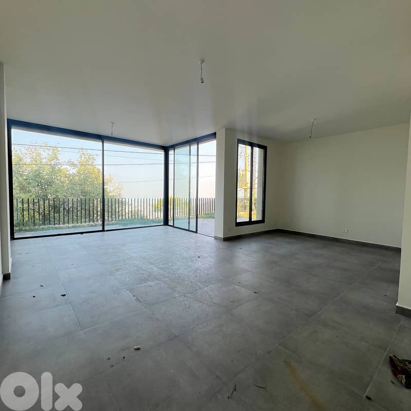 140 Sqm Apartment with Terrace in Ghosta 0