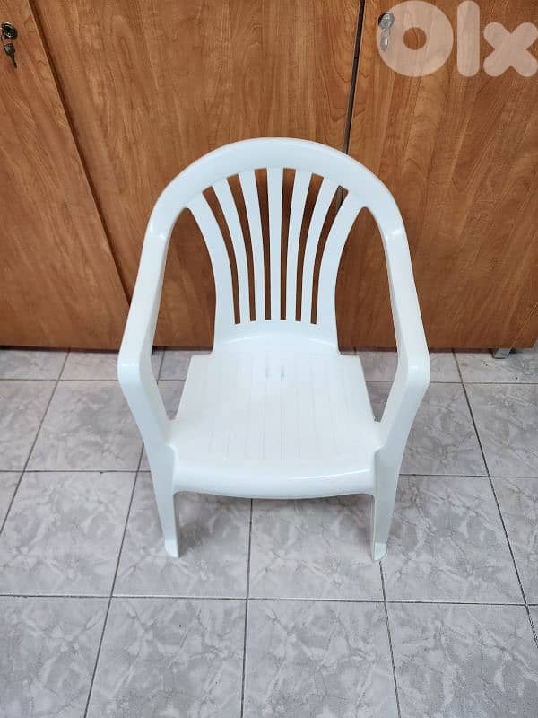 plastic chair 0