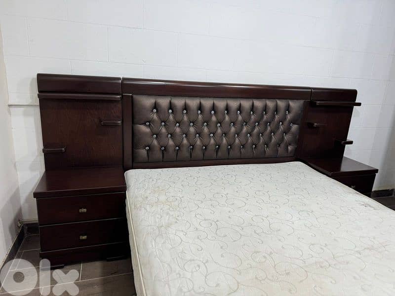 اوضة نوم خشب زان ولاتي ملبسة قشرة سحاب ودرف مع فرشة 12