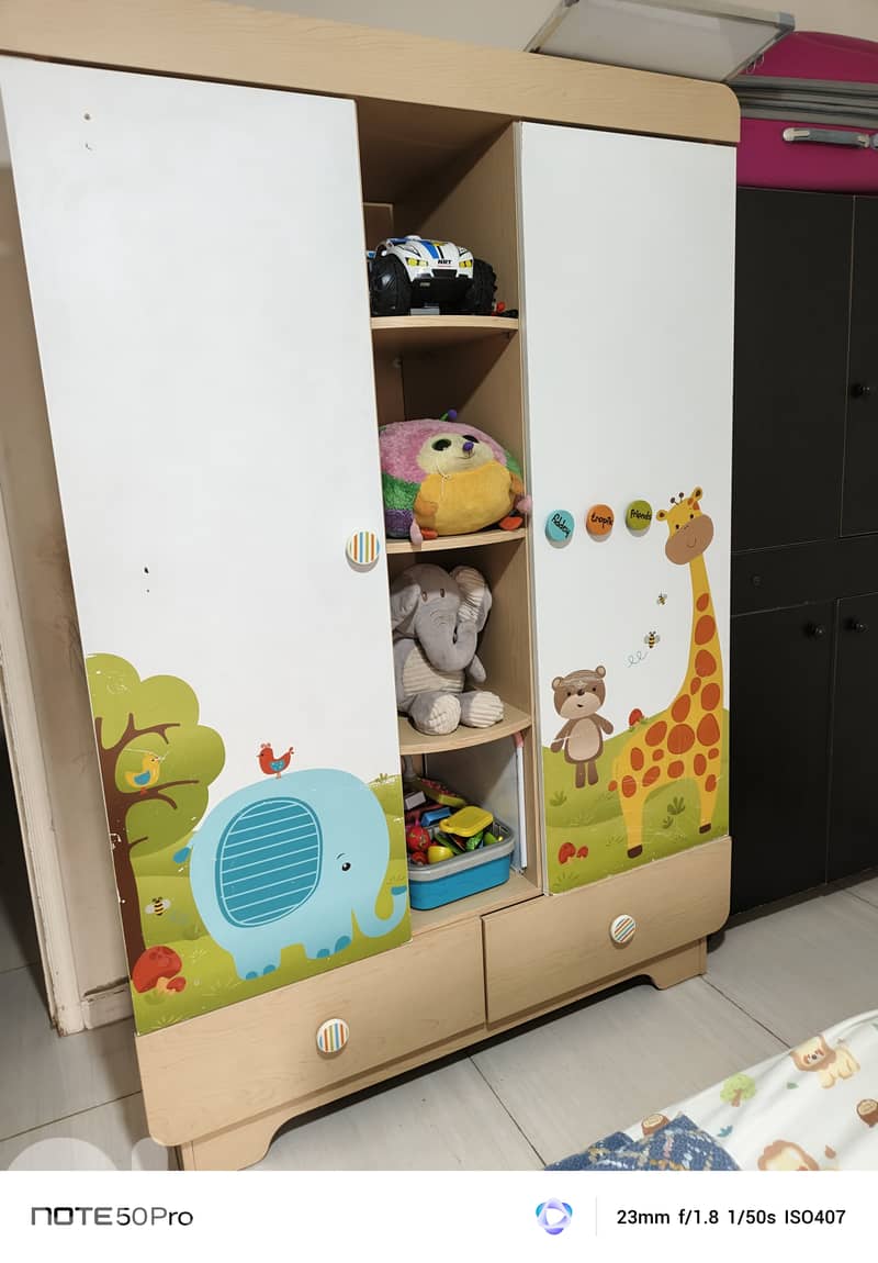 w bed room used welde kl ta5et fe 3 jawarer ma3 lferech 1