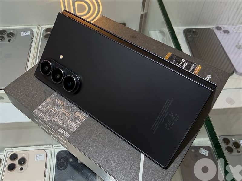 Samsung Z Fold 4 512Gb Like New: - With Cover Original 1