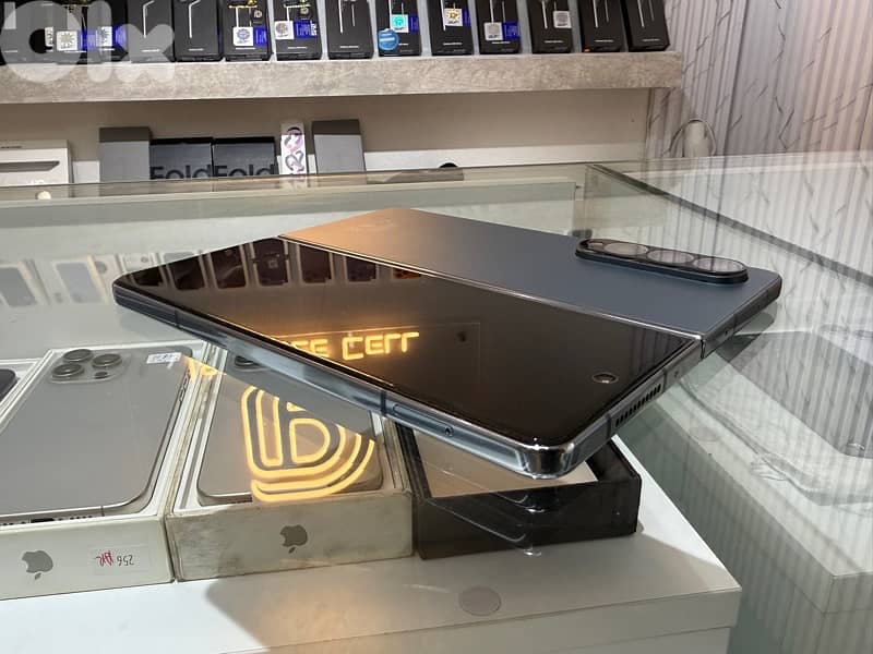 Samsung Z Fold 4 512Gb Like New: - With Cover Original 6