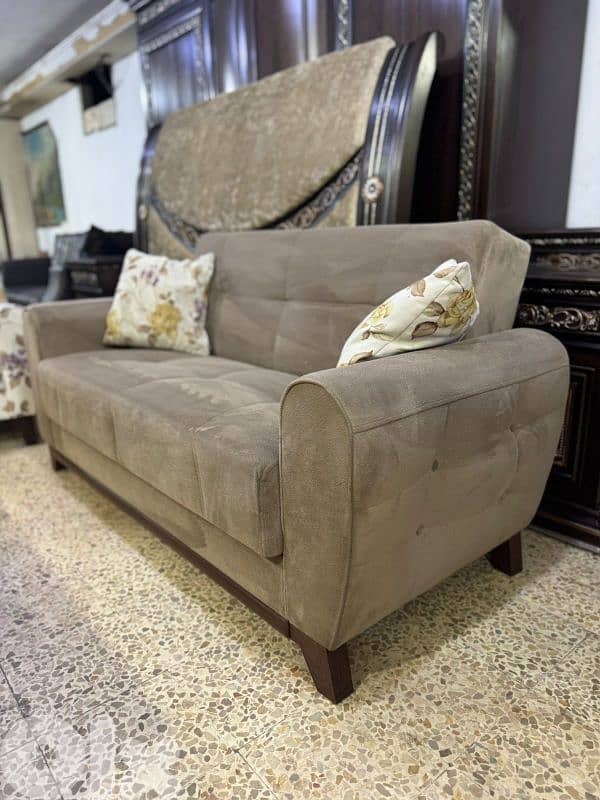 طقم كنبايات شغل istikbal تركي بفتح صندوق وتخت اربع قطع وطاولة 4