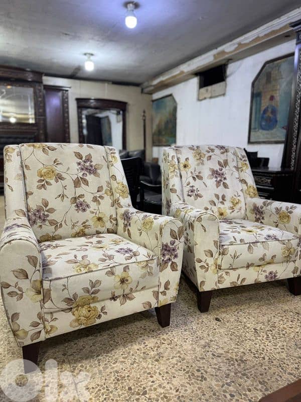 طقم كنبايات شغل istikbal تركي بفتح صندوق وتخت اربع قطع وطاولة 5