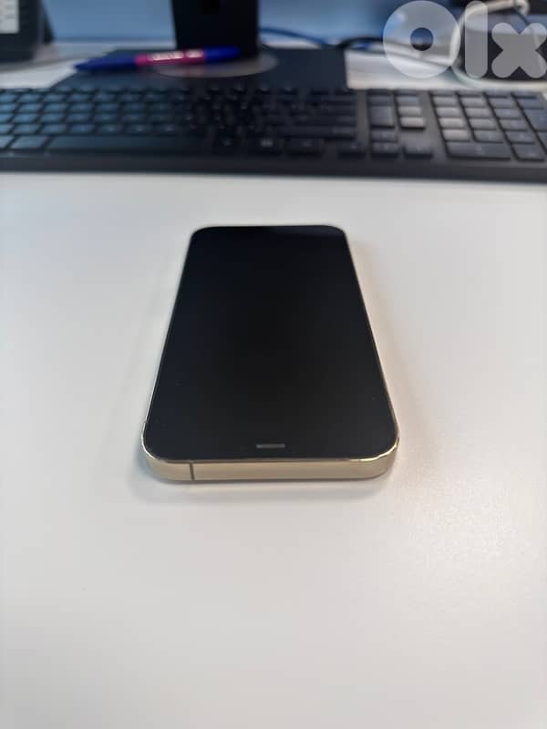Iphone 12 Pro - 256GB - Used like New 4