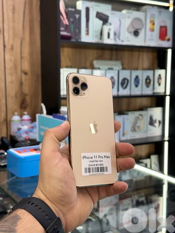 iPhone 11 Promax 256Gb used in good condition Bh:85% 0