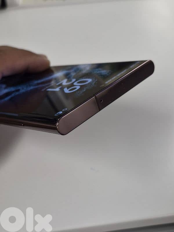 Samsung S22 Ultra 12+12 RAM 256GB 7