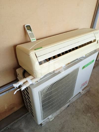 مكيف شبه جديد  قياس 12  للبيع  AC