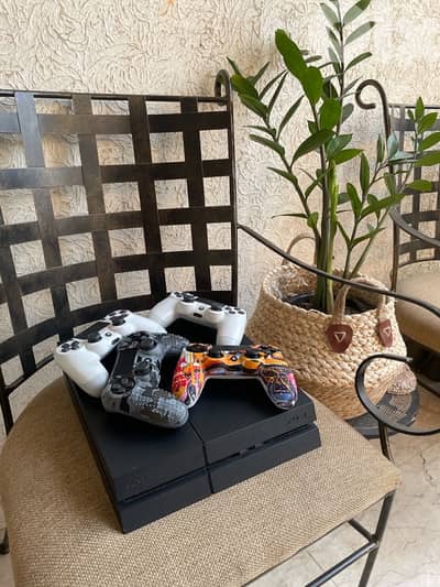 PS4 fat with 4 controllers