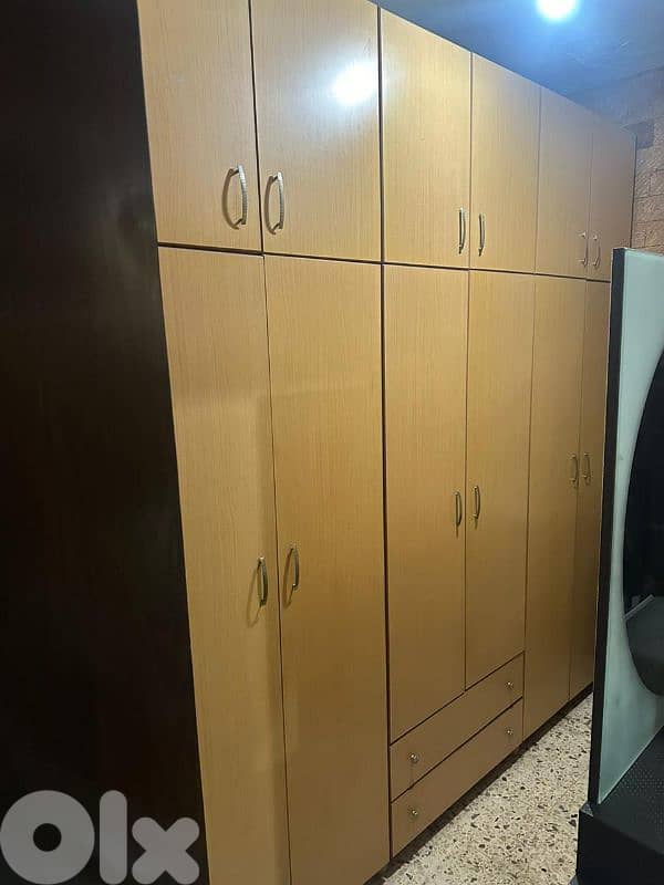 خزانة ست درف طابقين شبه جديدة 0