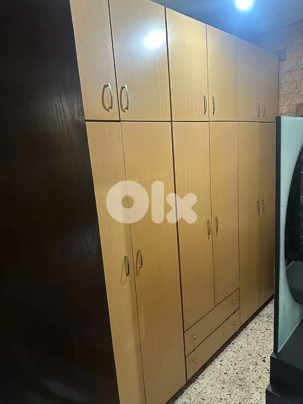 خزانة طابقين 12 درفة كتير نظيفة 0