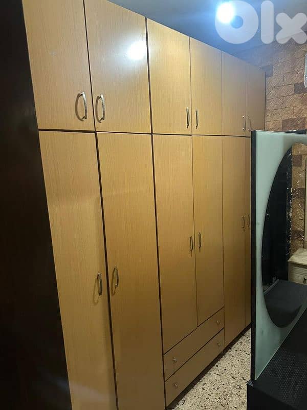خزانة طابقين 12 درفة كتير نظيفة 1