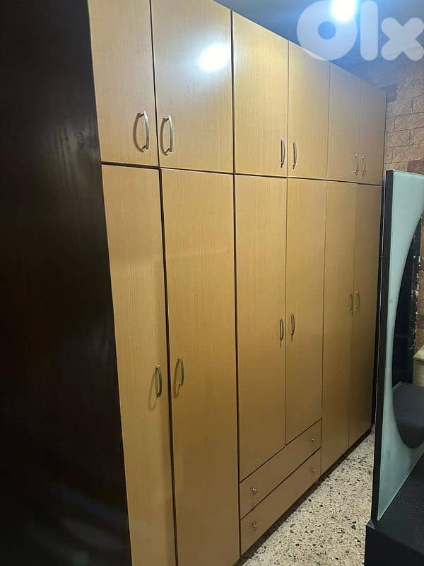 خزانة طابقين 12 درفة كتير نظيفة 2