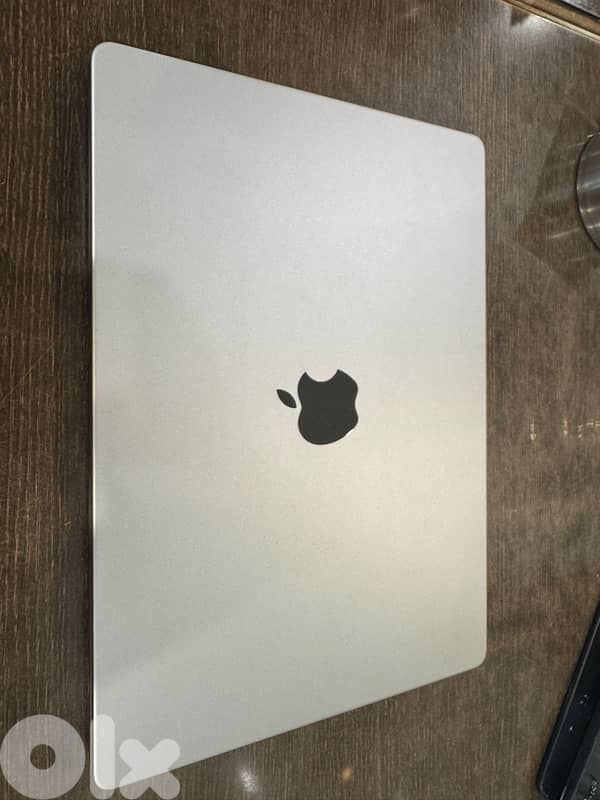 very clean mac book with cover 2