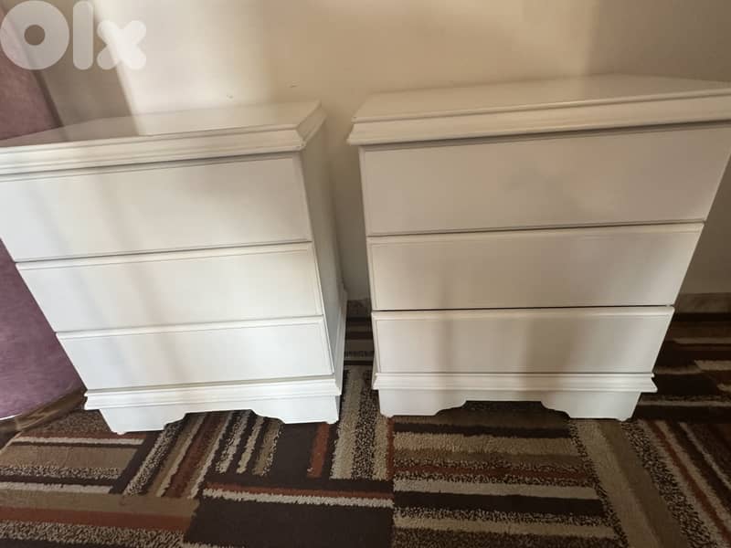 Dresser and bedside table 0