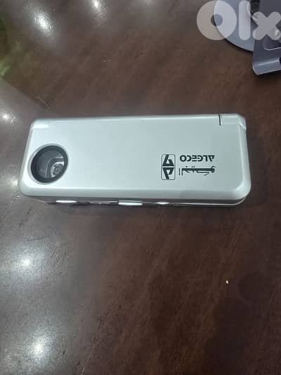 RadioShack Maxus Travelers FM Autoscan Clock Radio With Pop Out light