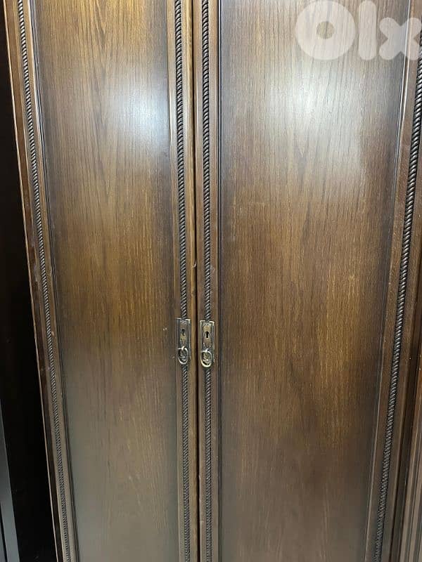 خزانة كبيرة ست درف شغل توصاية خشب زان ولاتي كلا ملبسة قشر زان 3