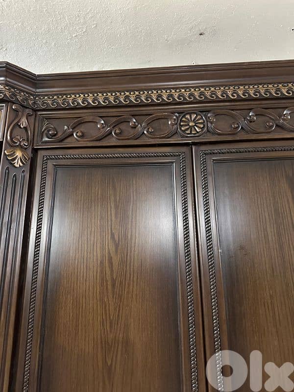 خزانة كبيرة ست درف شغل توصاية خشب زان ولاتي كلا ملبسة قشر زان 5