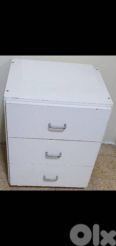 كومودين أبيض ٣ جارور نظيف ٢٠ دولار بيروت  ٠٣٧٢٣٨٩٥ 1