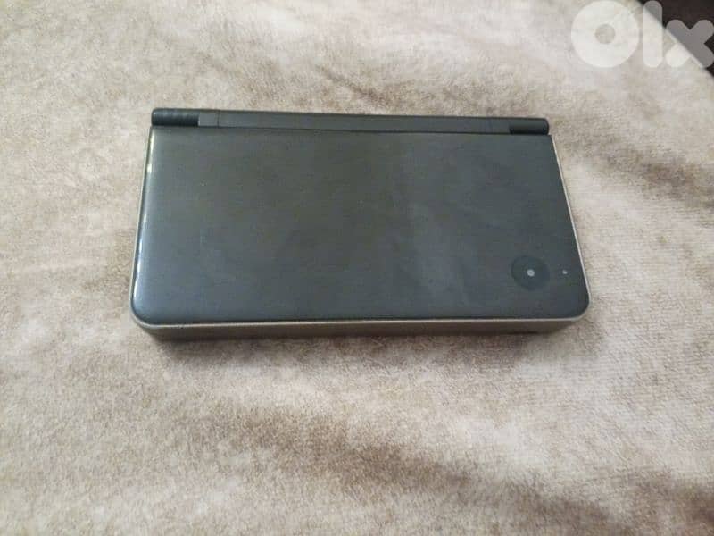 Nintendo DSi XL 0