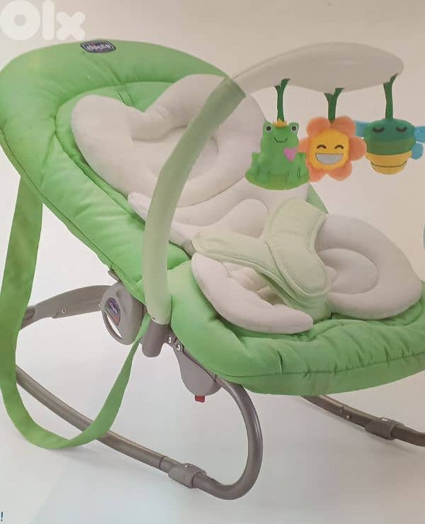 Chicco chair and bouncer 0