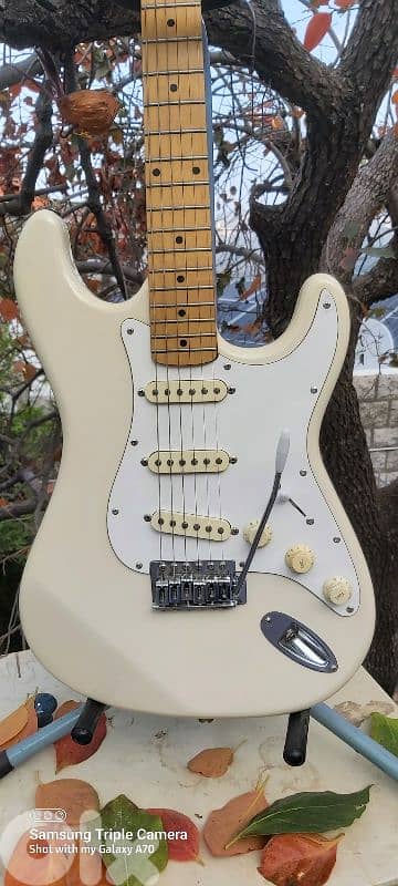 Electric guitar Brand Samick 3