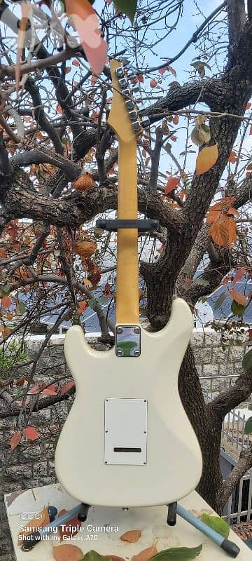 Electric guitar Brand Samick 4