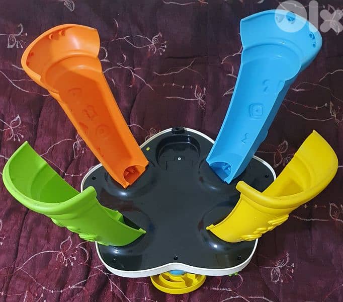 Baby activity  table  very clean like new 30$ byrt ashrafiye  03723895 12