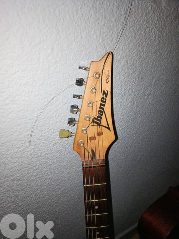 Ibanez guitar and zoom gfx-8 multi effects pedal 2