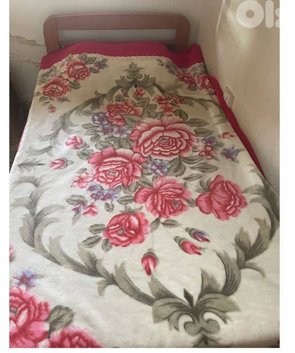 تخت بلا فرشه 0