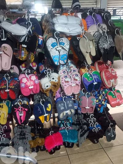 شروة تجهيز محل احذية + بضاعة جديدة -  سعر لقطة