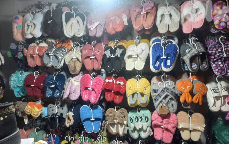 شروة تجهيز محل احذية + بضاعة جديدة -  سعر لقطة 5