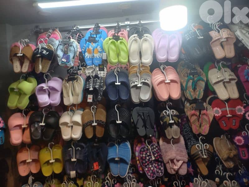 شروة تجهيز محل احذية + بضاعة جديدة -  سعر لقطة 6