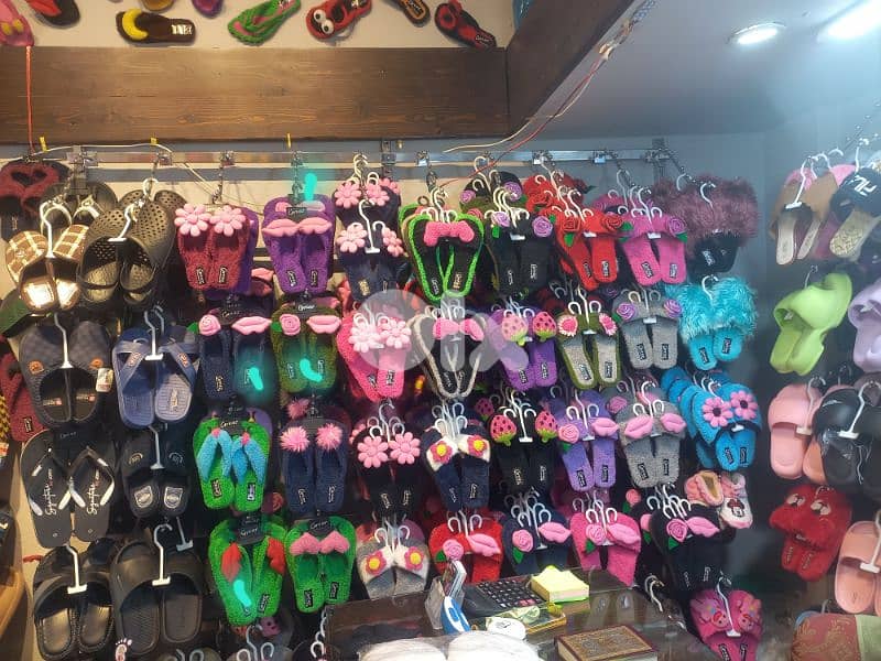 شروة تجهيز محل احذية + بضاعة جديدة -  سعر لقطة 7