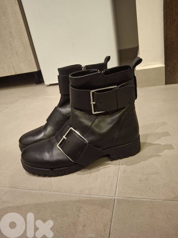 Stradivarius Leather Boots (original) - Size 40 0