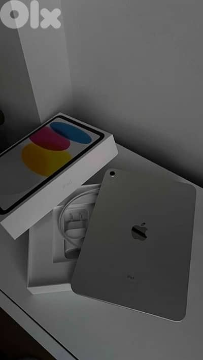 iPad 10 like new + apple keyboard