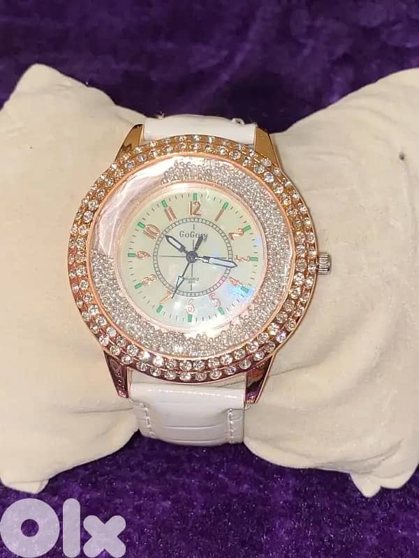 3D Watch with Moving Tiny Pearls – Brand New – USD 30 0