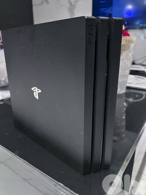 PS4 Pro 1 Tb 2