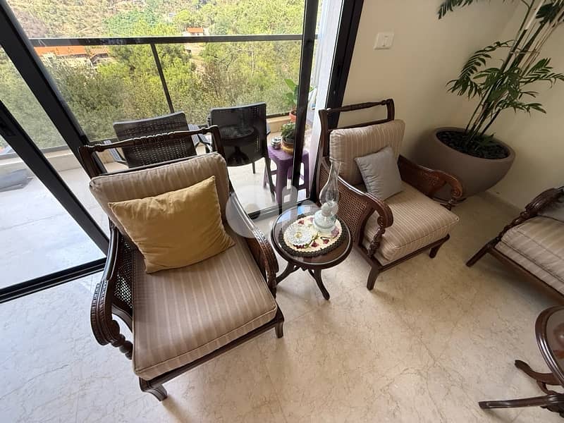 used living room in good condition 3