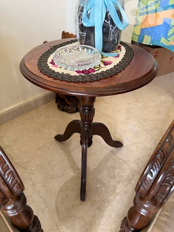 used living room in good condition 5