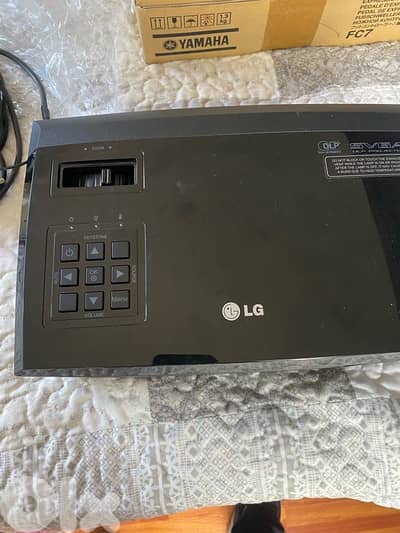 LG SVGA DLP projector