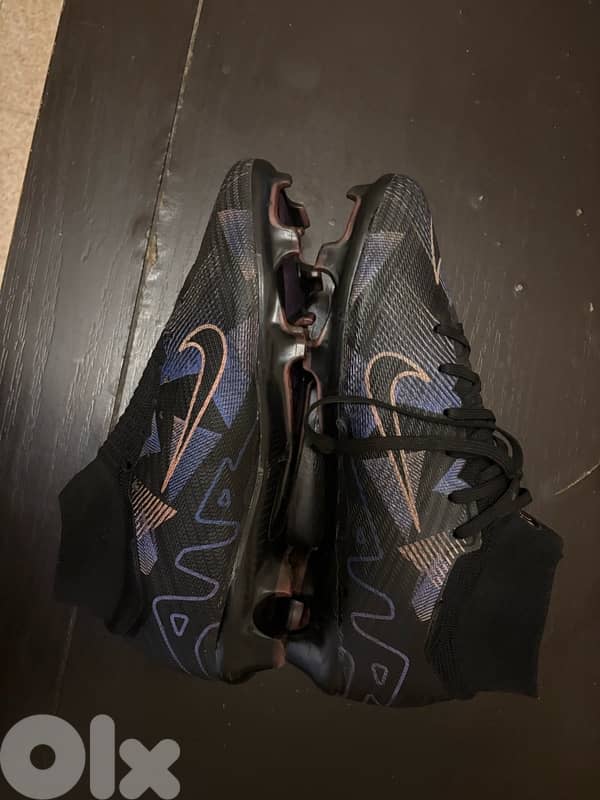 football shoes used حذاء قرة قدم مستعمل 0