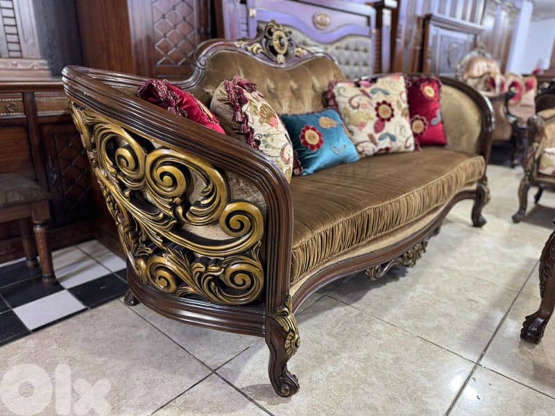 طقم كنبايات حفر خشب زان ملكي خمس قطع وطاولة 1