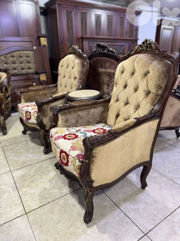 طقم كنبايات حفر خشب زان ملكي خمس قطع وطاولة 4