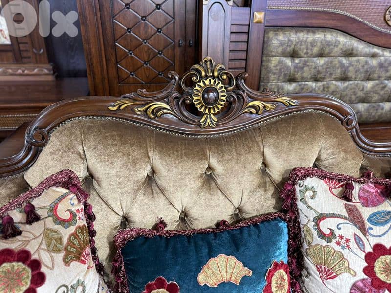 طقم كنبايات حفر خشب زان ملكي خمس قطع وطاولة 8