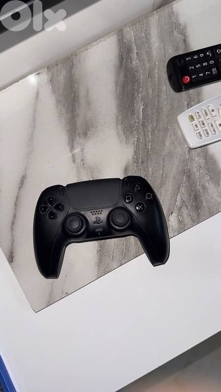 ps5 original controller w cd god of war and call of dutie 0