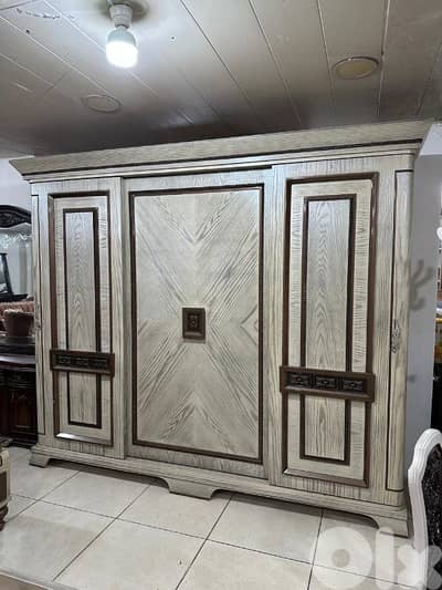 اوضة نوم ملكية مصرية خشب زان ولاتي كلا ملبسة قشرة سنديان سحاب