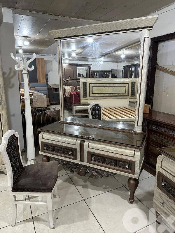 اوضة نوم ملكية مصرية خشب زان ولاتي كلا ملبسة قشرة سنديان سحاب 8