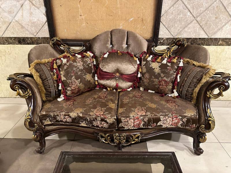 طقم كنبايات ملكي حفر خشب زان اربع قطع وطاولة 2